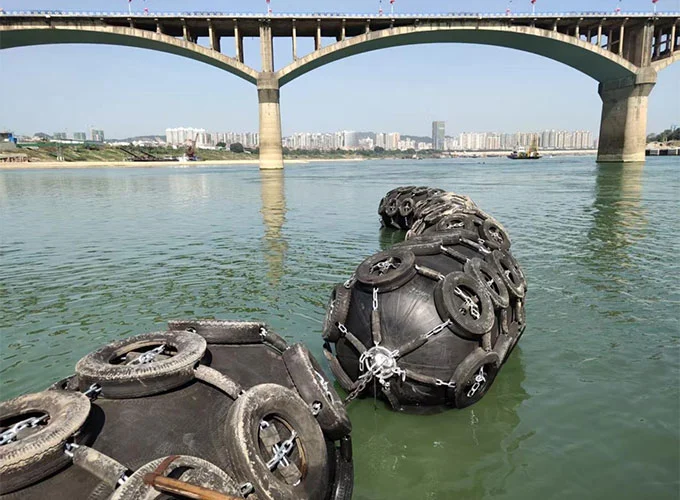 Pourquoi les défenses gonflables résistantes à l’usure sont-elles essentielles à la protection marine à long terme ?